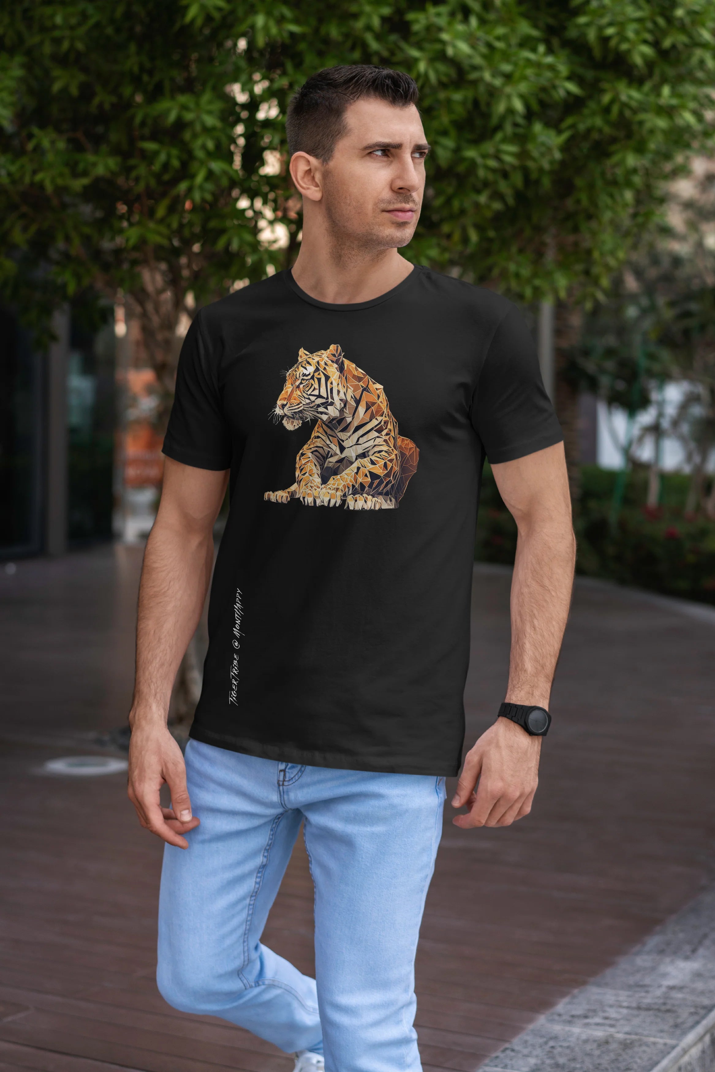 Resting Beast Tiger Men’s Round Neck T-Shirt