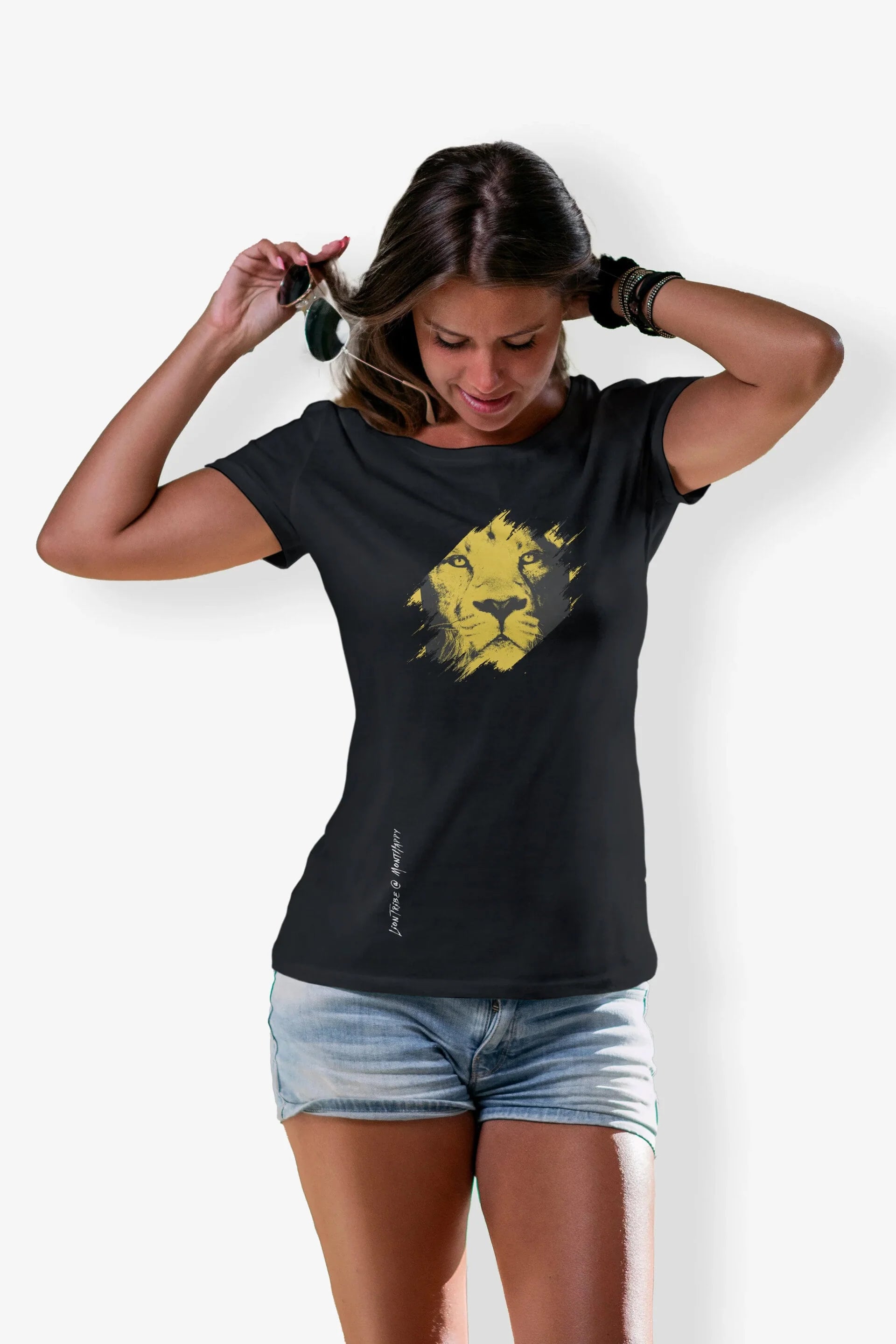 Lion Cold Stare Women’s Round Neck T-Shirt